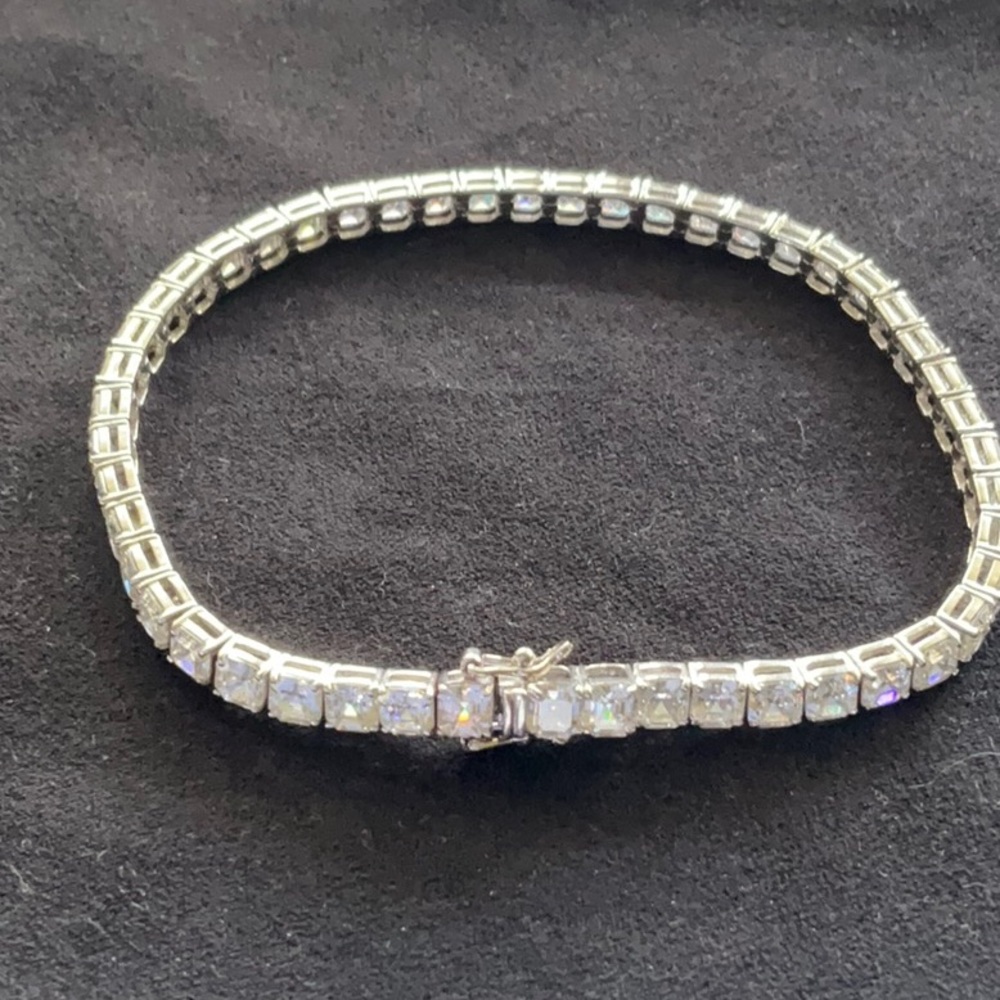TENNIS BRACELET! 8” LENGTH
